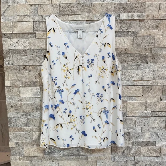 White House Black Market Shell - Picture 1 of 3